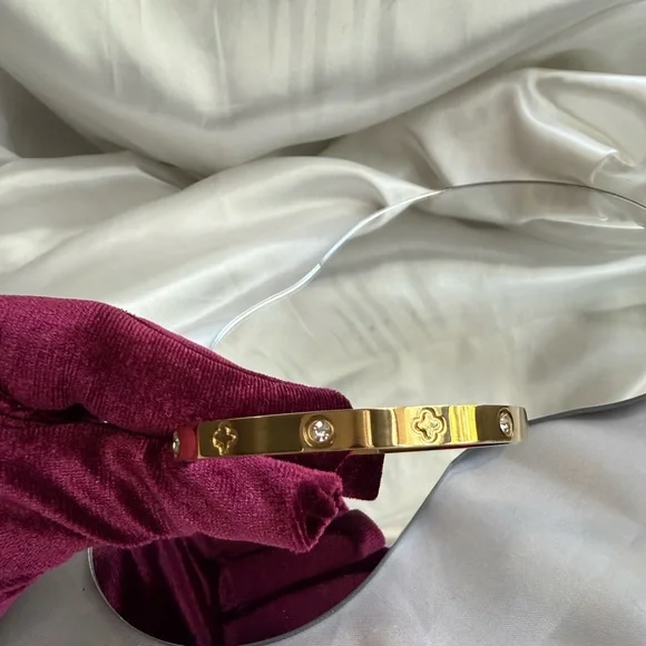 Stainless steel Gold Bracelet
Wedding jewelry - Picture 13 of 14